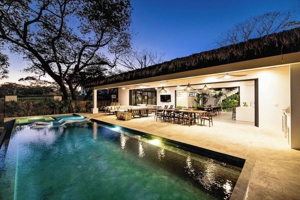 Casa Oso New 6BR Villa, Pool, Walk to Beach