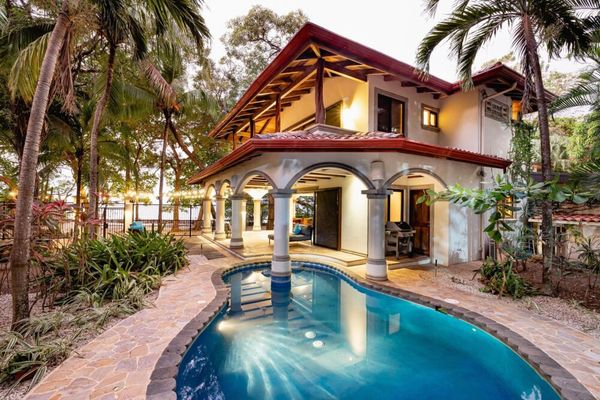 Casa Blue Lagoon | Beachfront 3BR Villa | Pool