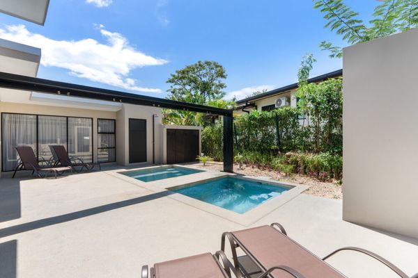 Beautiful Private Villa w/Pool 5 min Walk to Beach