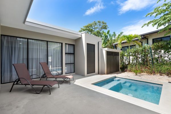 Private Villa w/Pool 5 Min Walk to the Beach