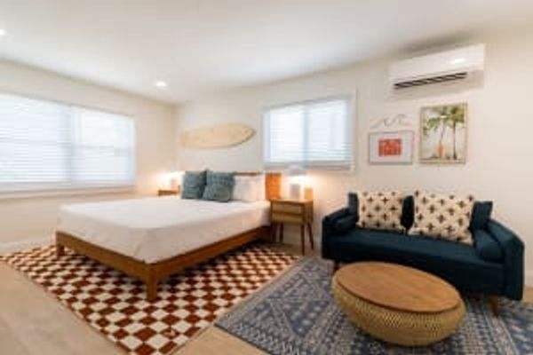 THE JUNI – Studio Steps to Beach + Downtown