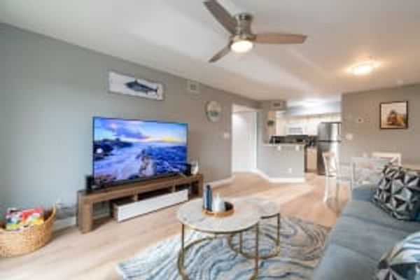 Condo with all Essentials, Gym & Pool – Beachside