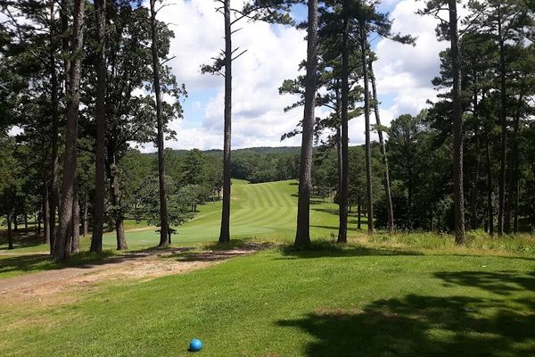 Cedar Creek Golf Course: A Premier Golfing Experience Near Tin Star & Co.’s Cabins in Hochatown
