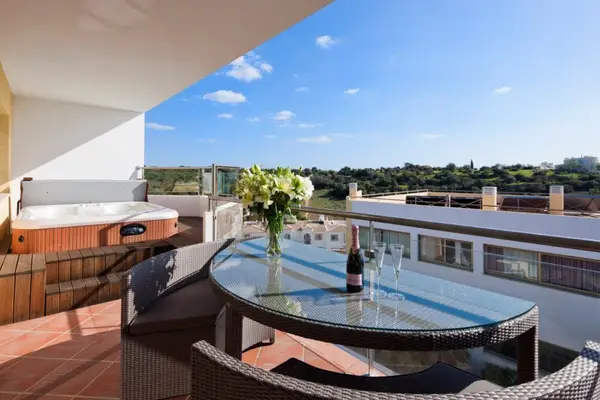 Premier nº 44 – Modern Two Bedroom Apartment with Sea Views