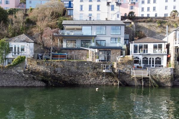 Steppes & boathouse