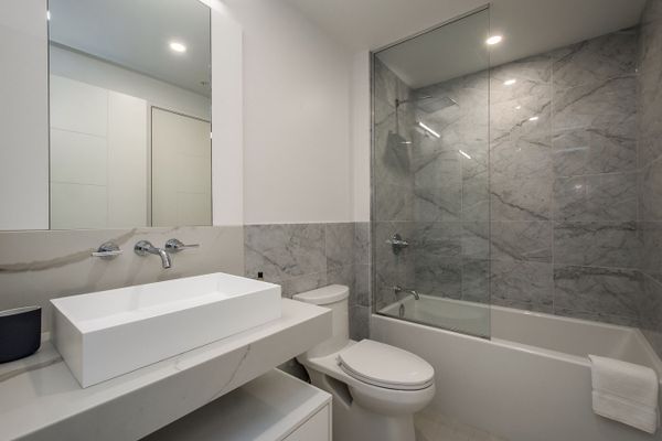 Halifax - The Roy 1B (1102)