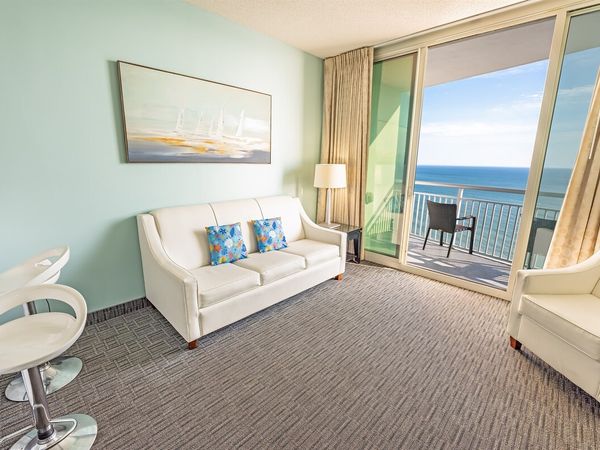 Living Room with Stunning Views☀️
