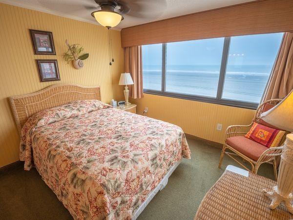 View the Ocean from the Main Bedroom!