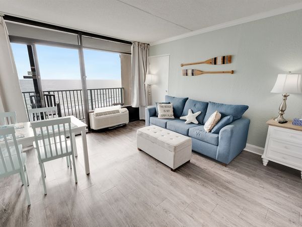 Room with Stunning Views☀️