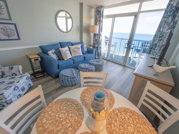 Beautifully Decorated, Direct Oceanfront