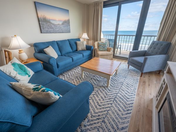 Beautifully Decorated Family Room overlooking the Ocean