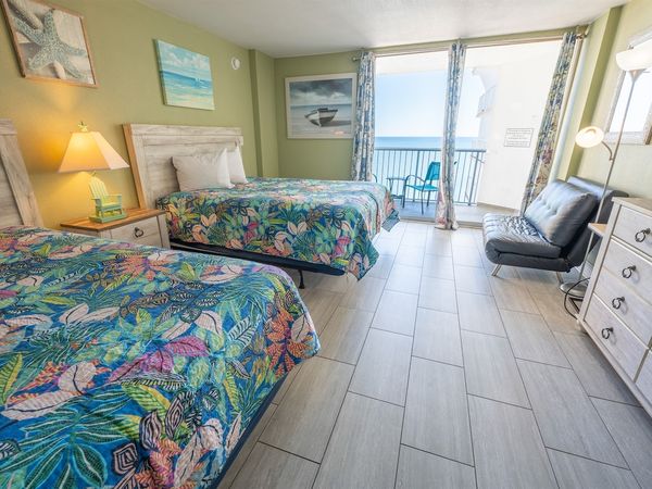 2 Queen Beds in Bedroom, Beautifully Decorated