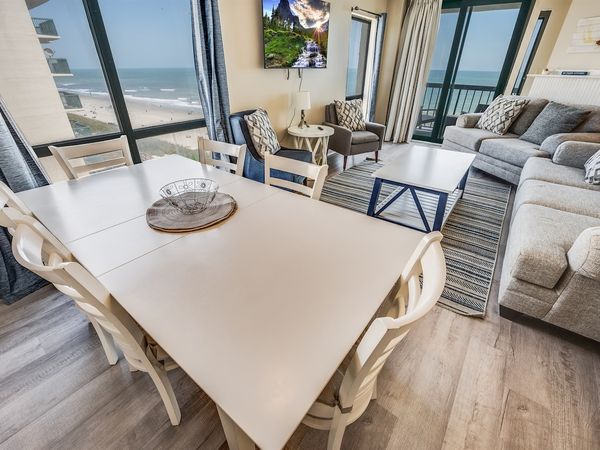 Large Dining Area, Beautifully Decorated
