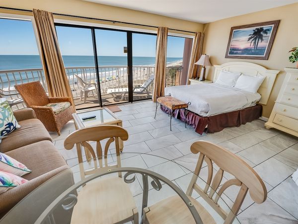 Direct Oceanfront, Beautifully Decorated, Lots of Space!