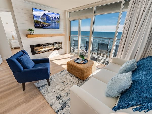 Large Living Area with Views of the Ocean, Beautifully Decorated