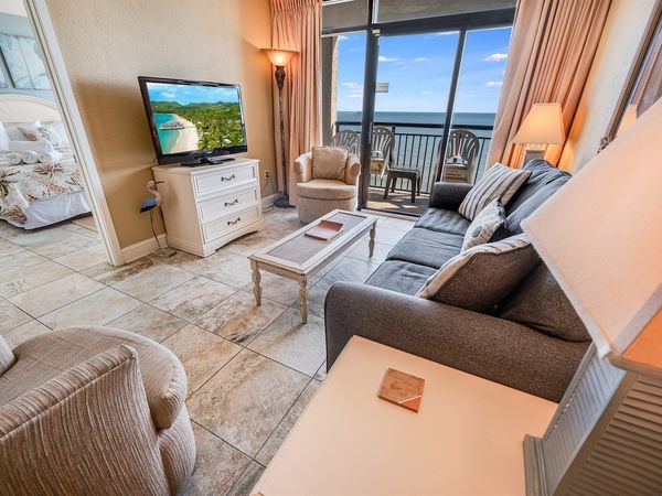 Large Living Area with Views of the Ocean, Beautifully Decorated