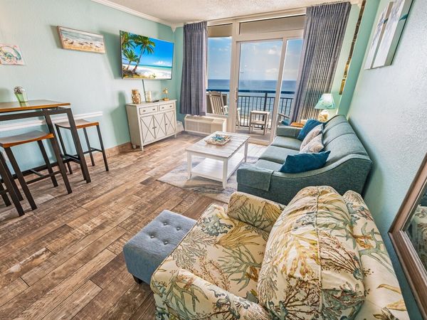 Large Living Area with Views of the Ocean, Beautifully Decorated