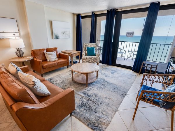 Amazing Living Room with Views of the Ocean ☀️