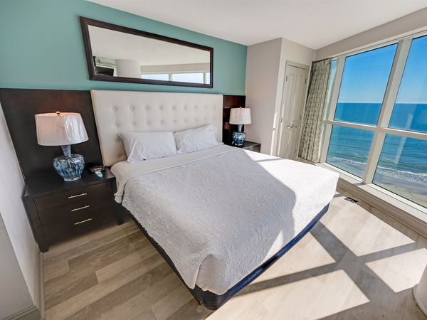 Beautiful Bedroom with Amazing Views ☀️