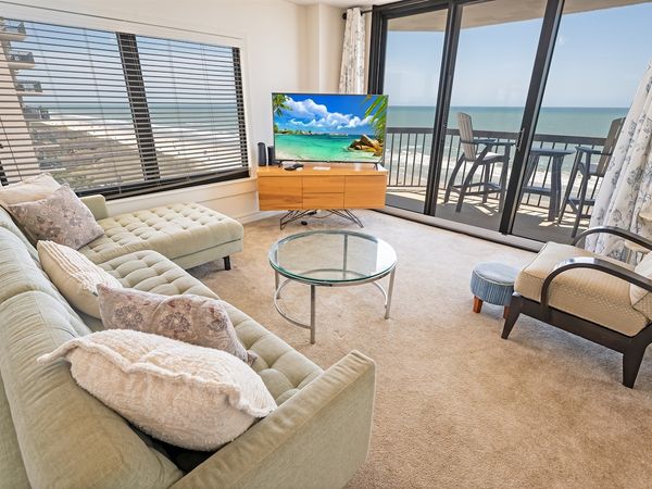 Amazing Living Room with Views of the Ocean ☀️