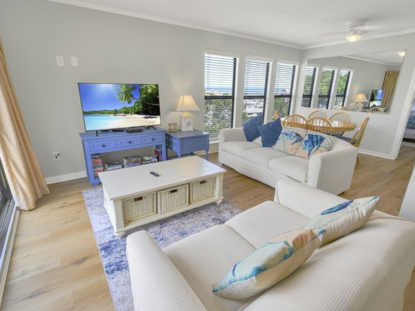 Large Living Room, Beautifully Decorated