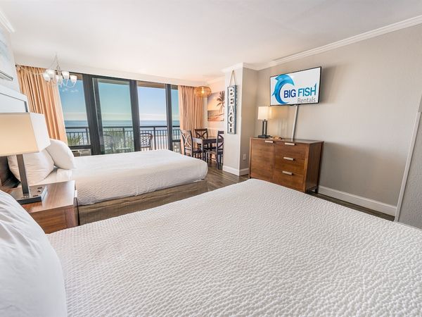Room with Stunning Views☀️