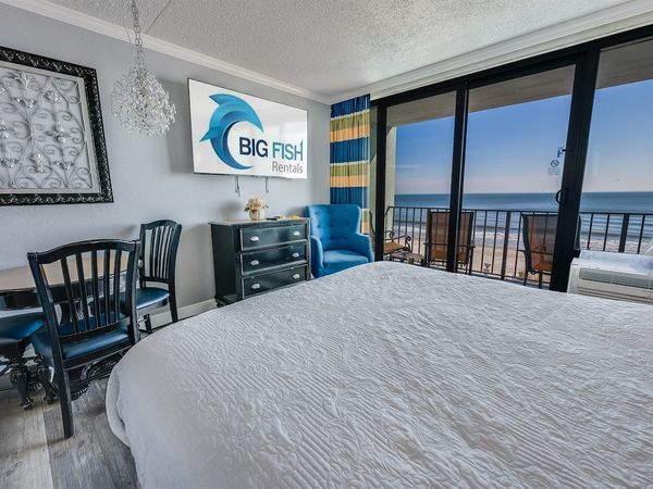 Stunning Bedroom Beautifully Decorated with Amazing Views ✨