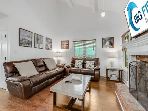Comfortable Living Area for Everyone 🛋️
