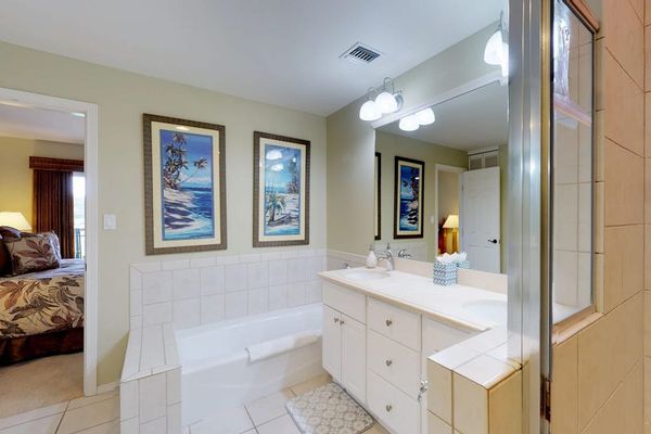 Primary En-Suite Bathroom with Double Sink Vanity