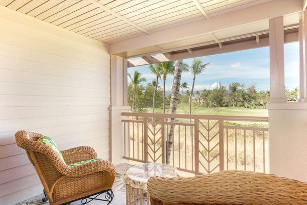 Private lanai with outdoor seating