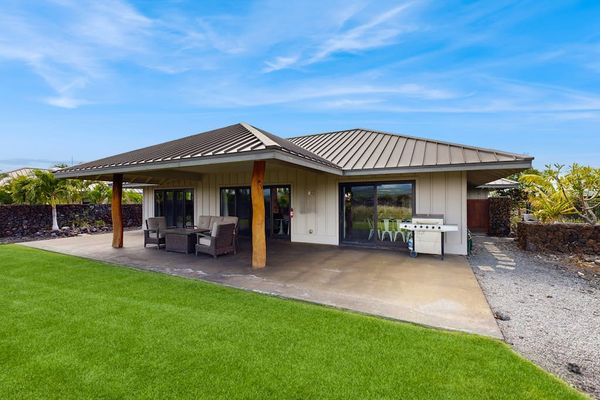 Private Covered Lanai & Backyard Patio with BBQ Grill
