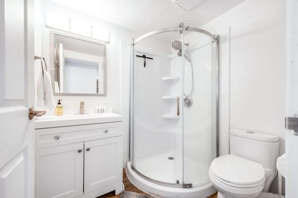 Spa-Inspired Full Bathroom