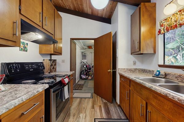 Cooking Station & Double Sink Area