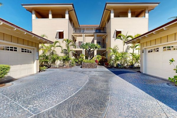 Elegant Resort Style Arrival Court