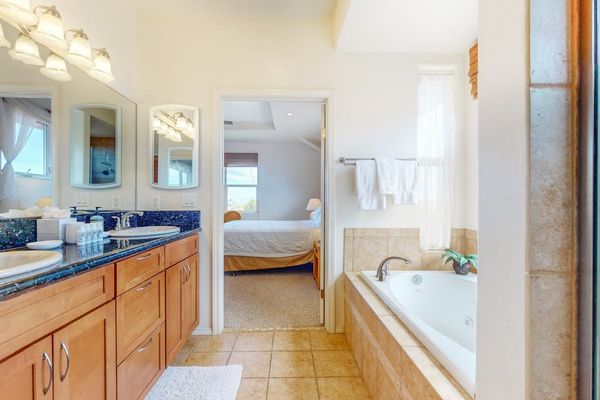 Double Vanity Bathroom For Extra Convenience