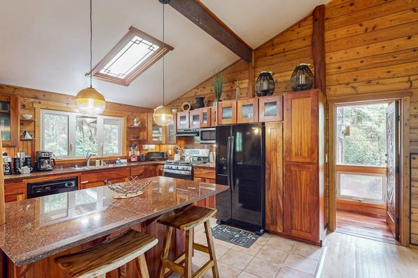 Spacious kitchen with everything you need