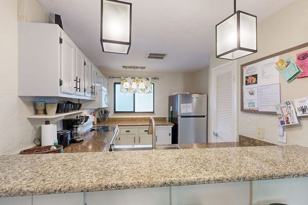U-shaped kitchen with an overlooking breakfast bar