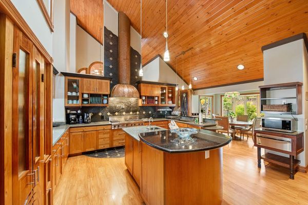 Fully Equipped Kitchen with Gas Cooktop & Ample Counter Space