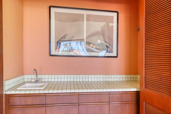 Convenient outdoor sink makes rinsing fresh produce and gear simple after adventures