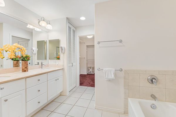 Master bedroom with double sinks, garden tub and walk in shower.