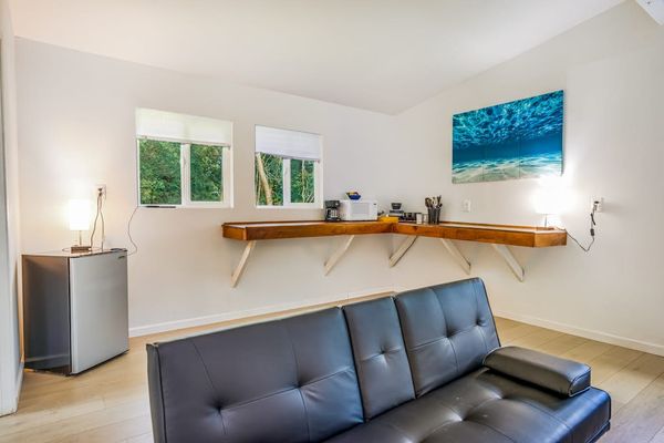 Airy Studio With Relaxing Lounge Area