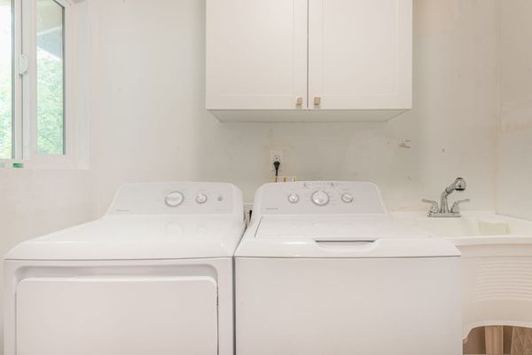 Laundry - Washer & Dryer