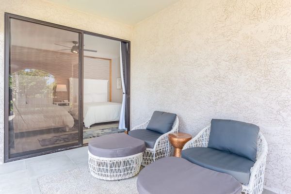 Comfortable Outdoor Seating For Island Relaxation