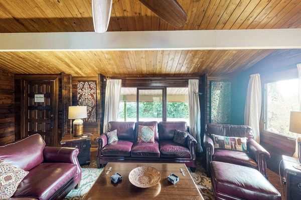 This home has an open-concept indoor living design with modern furnishings, vaulted ceilings, and even a gas fireplace for warming up on those high-elevation cool and damp volcano evenings.