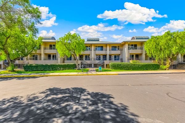 Resort Style Residence With Ample Parking