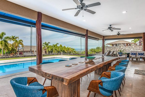 Outdoor Dining By The Pool
