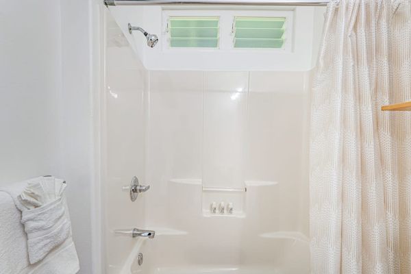 Full bathroom with tub/shower combo.