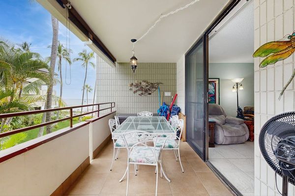Spacious Lanai With Outdoor Dining