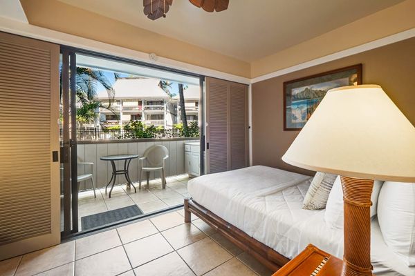 Queen studio opening to the lanai for fabulous tropical views.