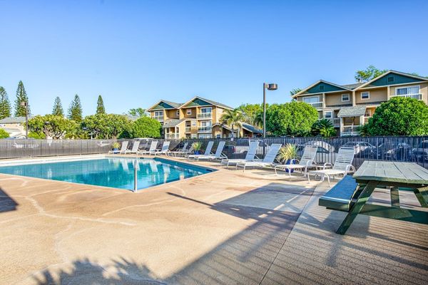 Lounge in comfort by Waikoloa Hills community pool